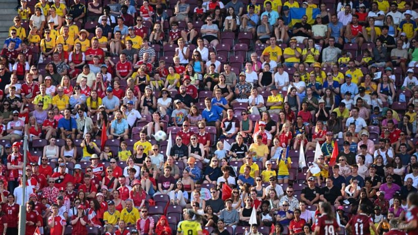 Heat wilts players but not fans' spirit at Sweden-Denmark Euros clash Heat wilts players but not fans' spirit at Sweden-Denmark Euros clash
