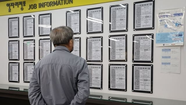 韩国70岁及以上就业者突破200万人 高龄贫困或是主因 