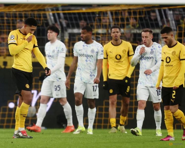 Inter Milan beat Dortmund 2-0 but both teams end up in playoffs