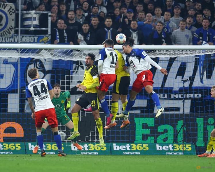 Dortmund concede late equaliser in 1-1 draw at Hamburg