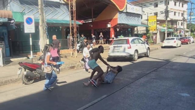 巴西籍足球员涉拒付账单 袭击泰国酒吧老板娘后逃逸