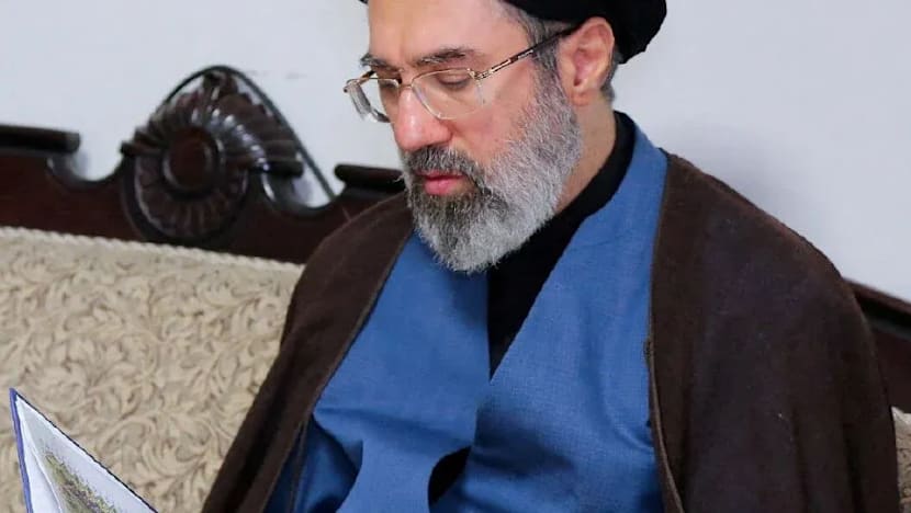 Anak Ayatollah Ali Khamenei calon utama ganti bapanya