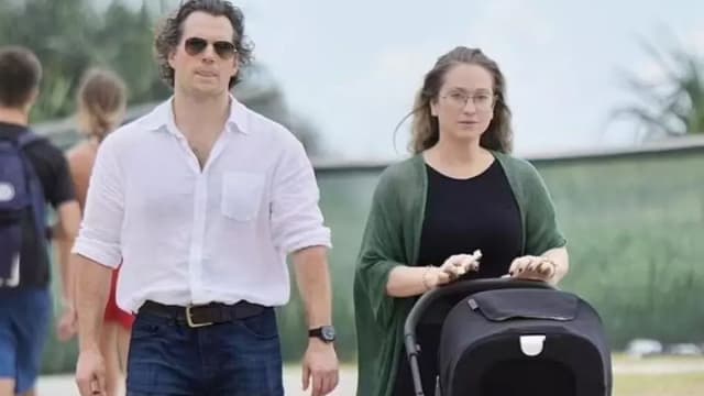 “超人”Henry Cavill当爸了！与未婚妻推婴儿车散步被拍