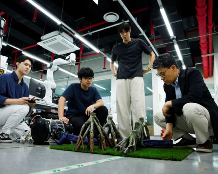 South Korea-US team unveils robotic technology that dresses the wearer