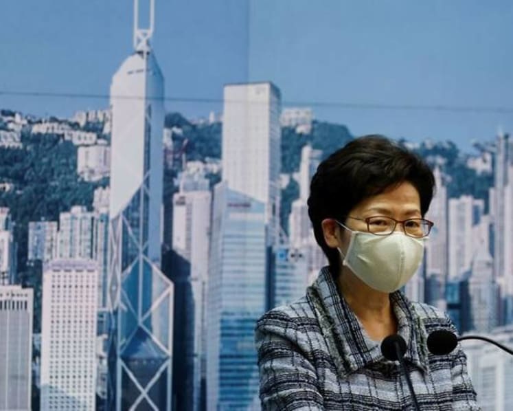 Hong Kong leader to travel to Beijing to seek economic aid