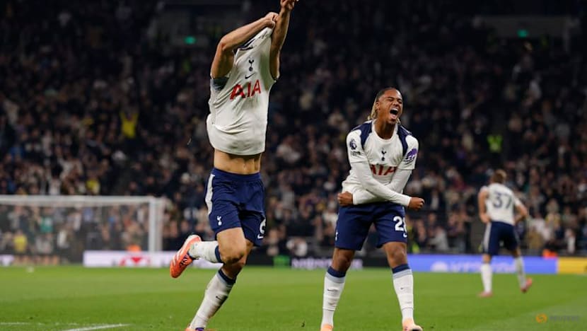 Arsenal can go top as Liverpool seek to return to winning ways at Chelsea