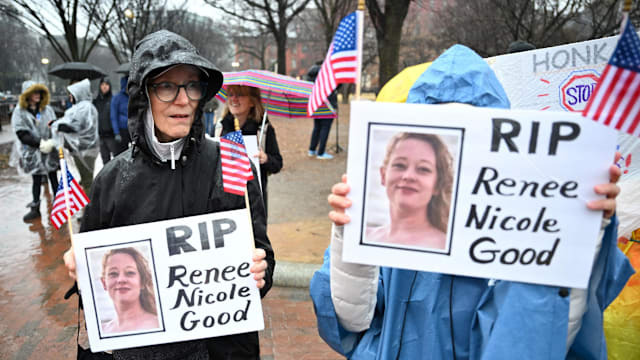 美移民官击毙开枪女子 引发全美各地举行示威