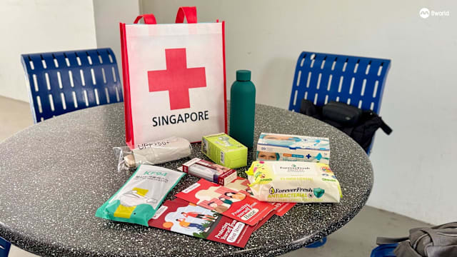 红十字会发放关怀礼包 助弱势群体应对烟霾和高温天气