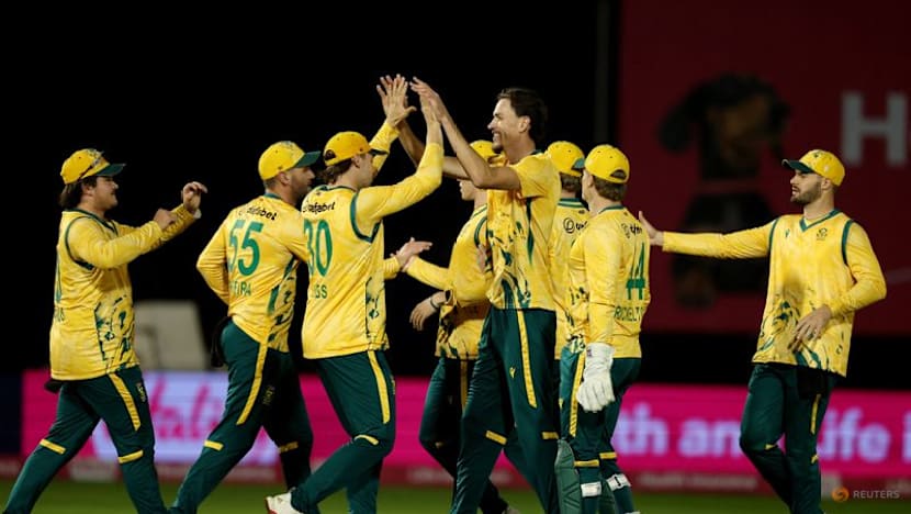 South Africa beat England by 14 runs in five-over contest