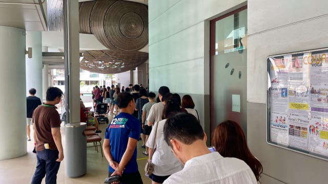 开放投票首四个小时 逾半数选民已投票