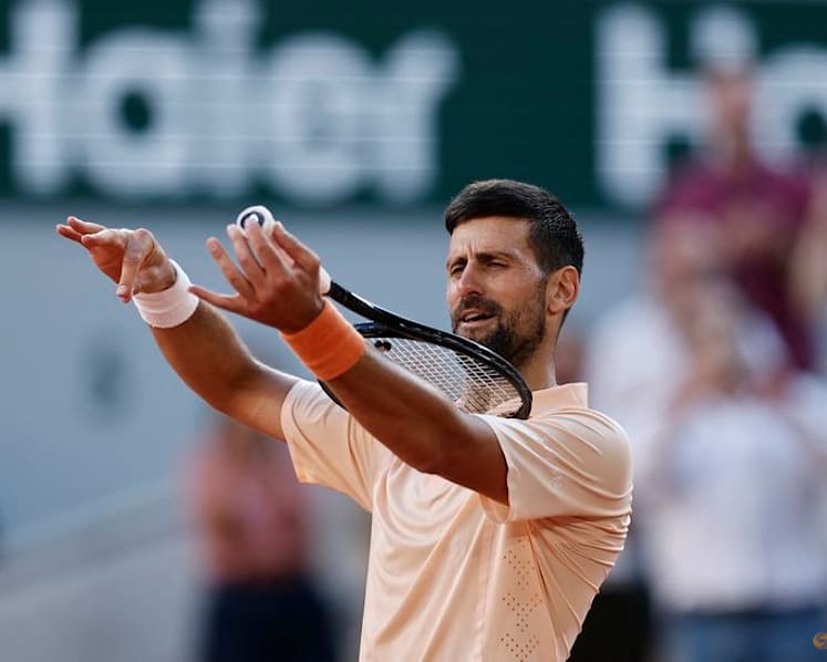 Swiatek, Djokovic make steady progress as Rybakina slips up
