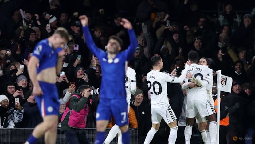 Ten-man Chelsea suffer defeat at neighbours Fulham
