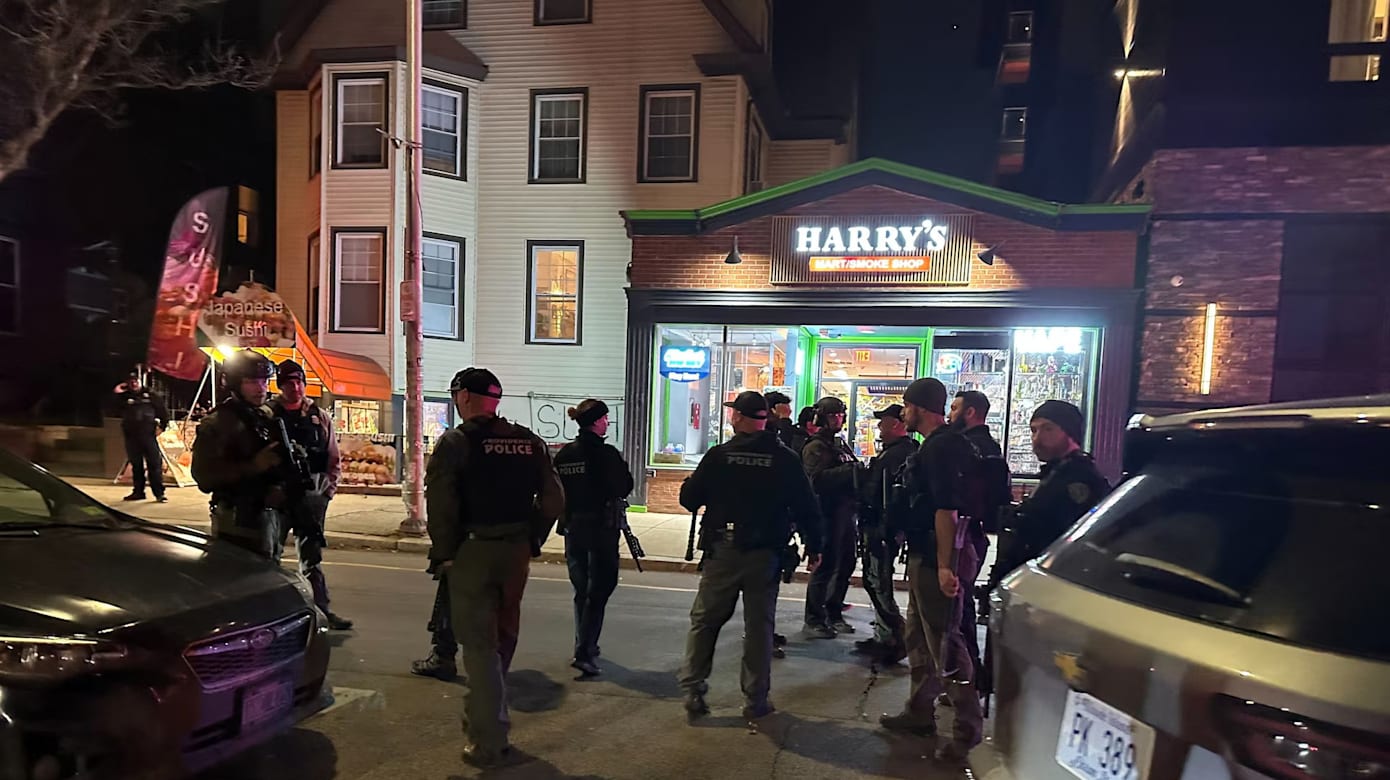 美国布朗大学枪击案二死九伤 嫌犯仍在逃