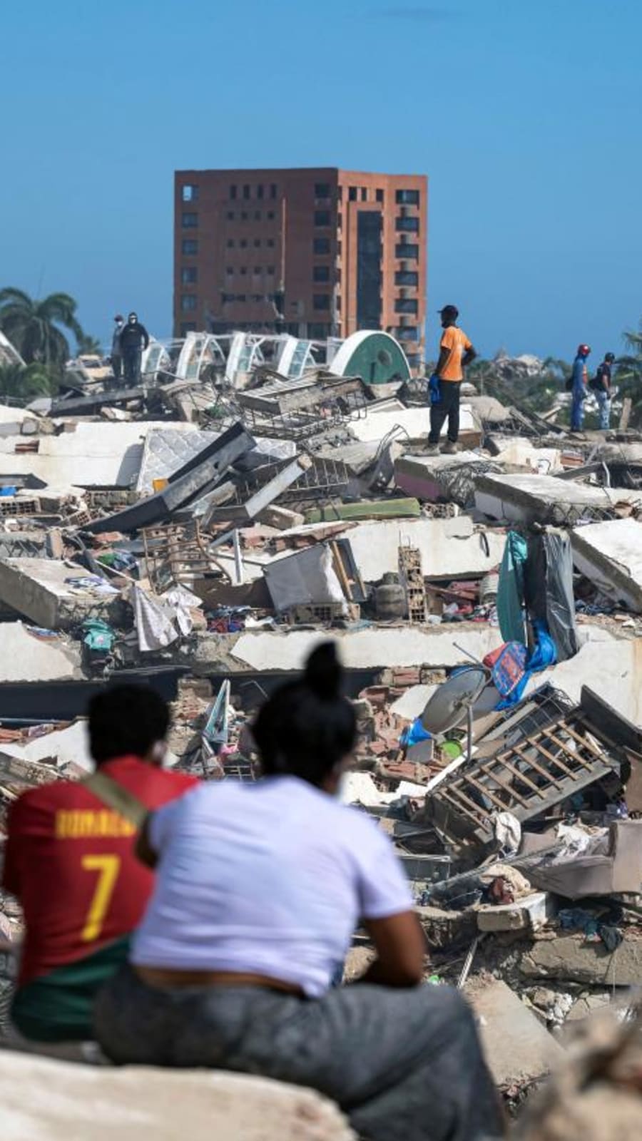 Venezuela quake death toll nears 1,500 as rescue work goes on