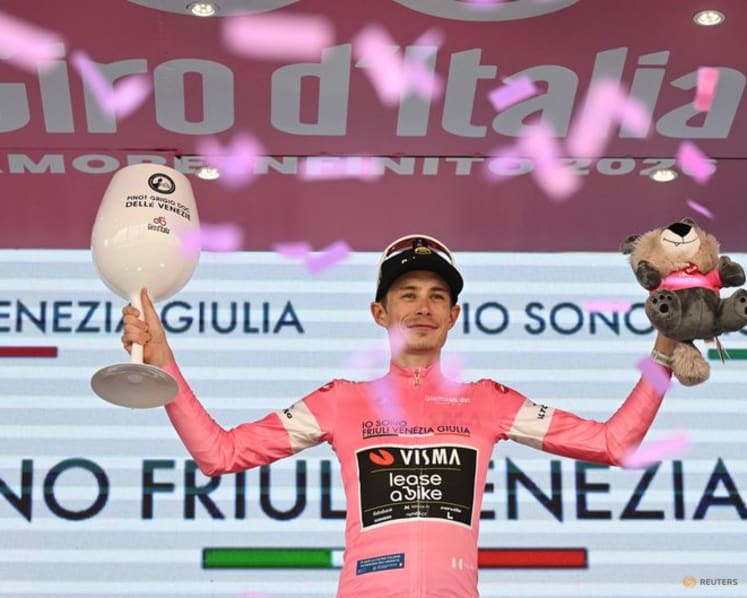 Vingegaard sitting pretty in pink but vying more Giro stage wins