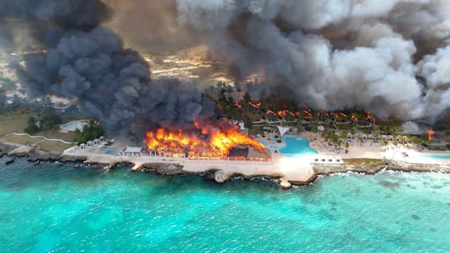 多米尼加海滨度假村大火 酿1死9伤1690人疏散