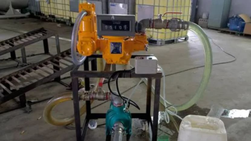 5 ditahan, diesel bernilai RM105,800 dirampas dalam serbuan di Johor Bahru 5 ditahan, diesel bernilai RM105,800 dirampas dalam serbuan di Johor Bahru