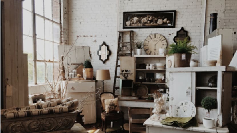  Serlahkan mahligai anda dengan estetika perabot lama