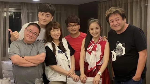 《恶作剧之吻》播出17周年　“一家五口”合照掀回忆杀！