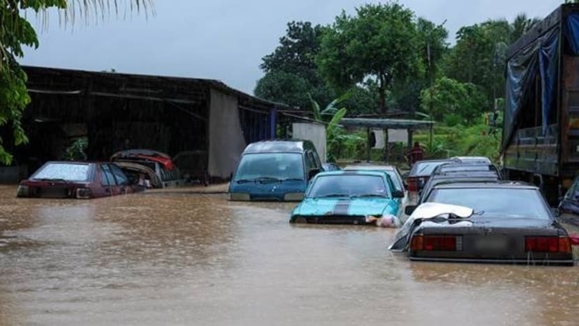 Banjir: Lebih 10,700 orang terpaksa dipindah di Johor; jalan raya utama JB teruk terjejas Banjir: Lebih 10,700 orang terpaksa dipindah di Johor; jalan raya utama JB teruk terjejas