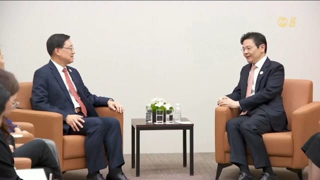 黄总理在峰会场边 同多个国家和地区领导人和官员会面