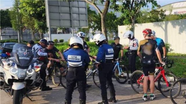 违反最多五人一组人数限制 26名脚踏车骑士接罚单