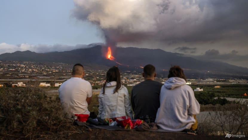 La Palma island braces for more earthquakes as volcano roars on La Palma island braces for more earthquakes as volcano roars on
