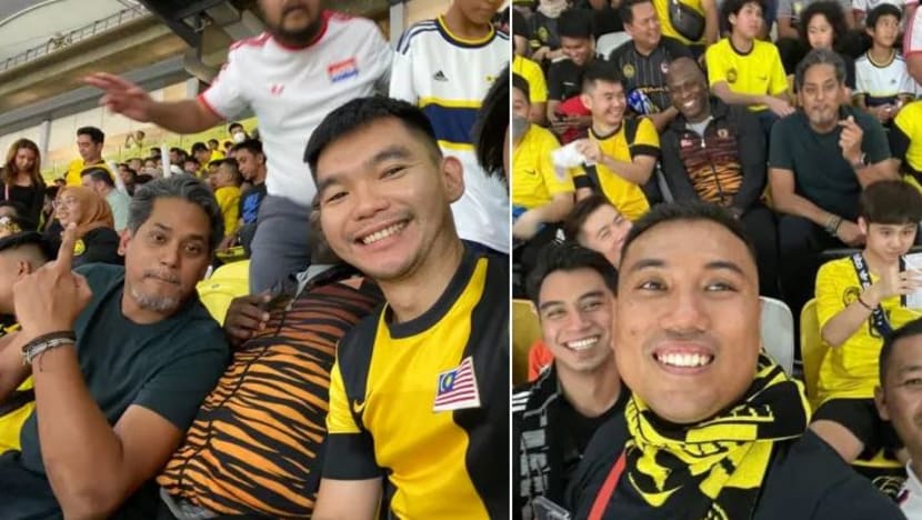 Khairy Jamaluddin antara 65,000 penyokong bola sepak hadir di Stadium Bukit Jalil; rendah diri layan orang ramai mahu bergambar bersama Khairy Jamaluddin antara 65,000 penyokong bola sepak hadir di Stadium Bukit Jalil; rendah diri layan orang ramai mahu bergambar bersama