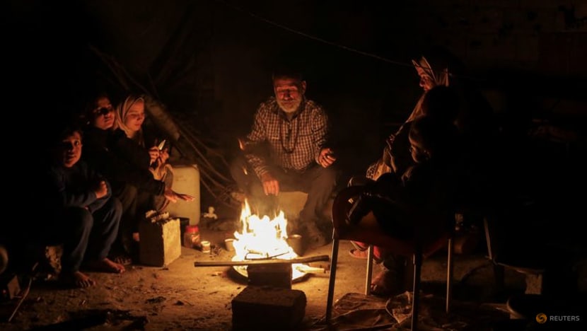 Gazans ready tent camps for families returning to north after ceasefire Gazans ready tent camps for families returning to north after ceasefire