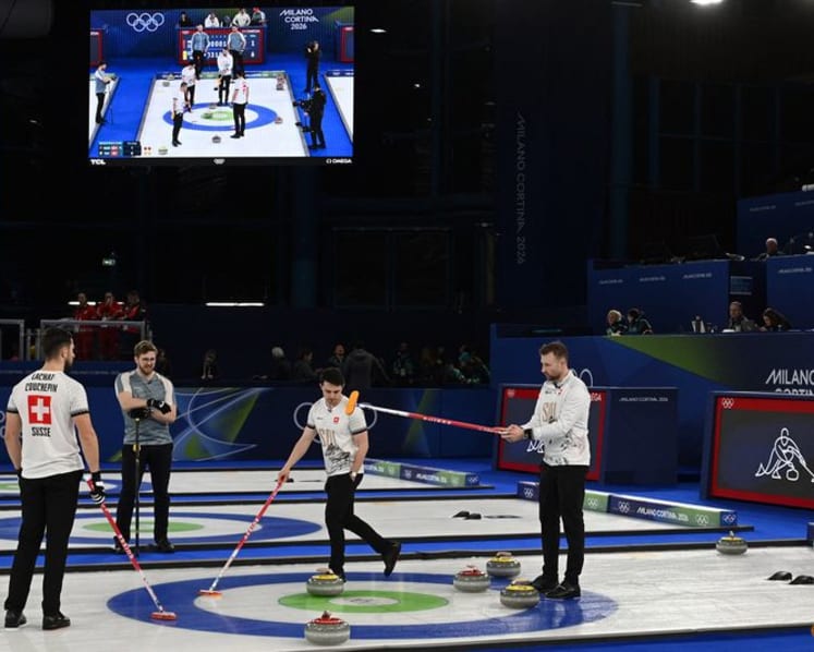 Curling-Switzerland thrash Norway 9-1 to win men's bronze medal