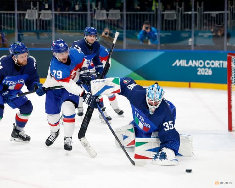 Ice hockey-Canada ease past Swiss, Finland beat Sweden, Slovakia, Czechs notch wins