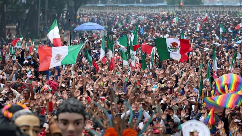 Mexico City chases world record for largest Mexican wave ahead of World Cup