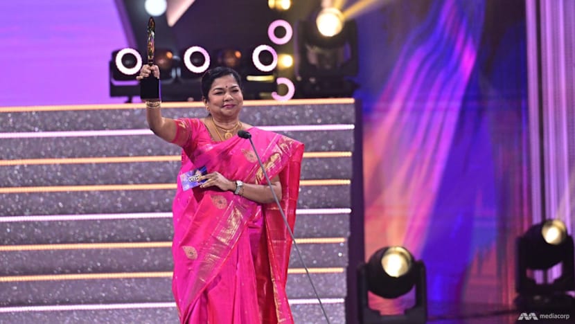 Veteran news presenter Pavalakantham Azhagarsamy receives Lifetime Achievement Award at Pradhana Vizha