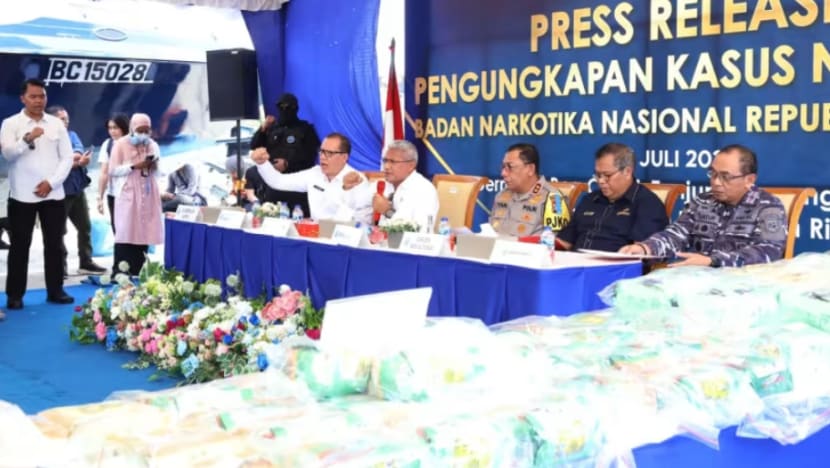 Pihak berkuasa Indonesia patahkan percubaan seludup dadah guna kapal berdaftar SG Pihak berkuasa Indonesia patahkan percubaan seludup dadah guna kapal berdaftar SG