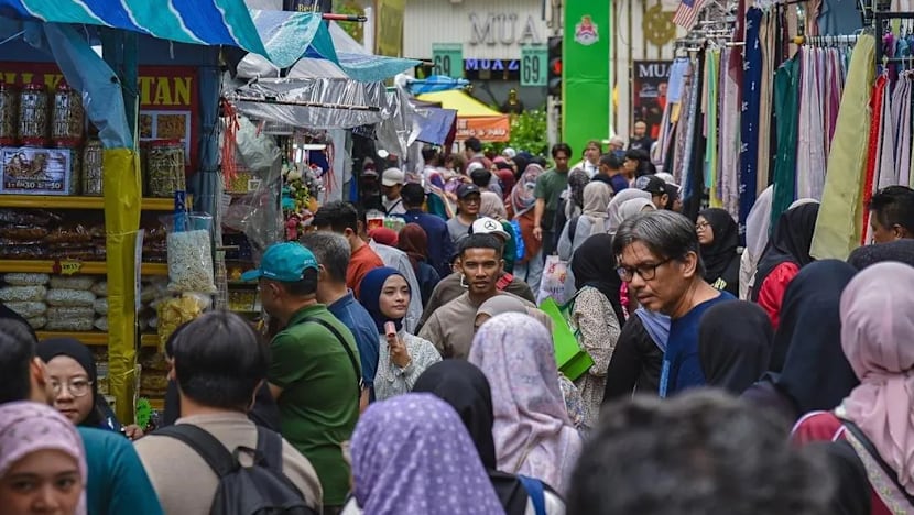 Bazar Jalan TAR di KL jadi tumpuan orang ramai termasuk pelancong jelang Syawal
