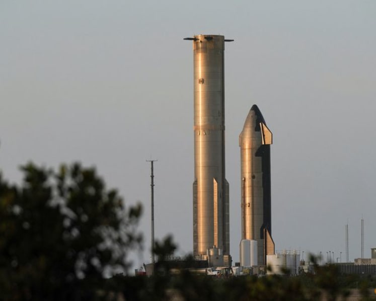 SpaceX seen as make-or-break test for mega IPOs