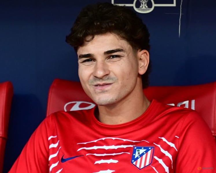 'Alvarez is in the past', says Deco as Barcelona embrace Raphinha reinvention