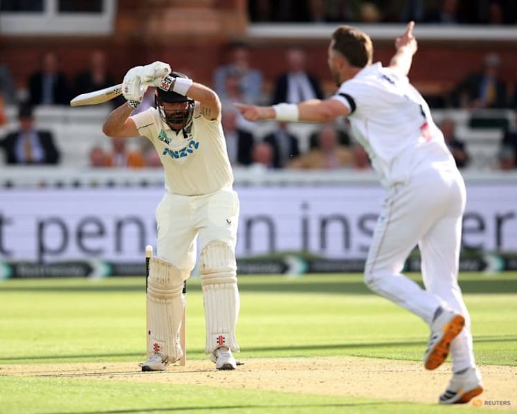 Robinson leads England fightback after New Zealand's Jamieson humbles hosts