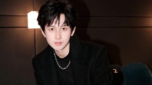 成毅遭极端骚扰！私车被追逼、喷红漆辱骂