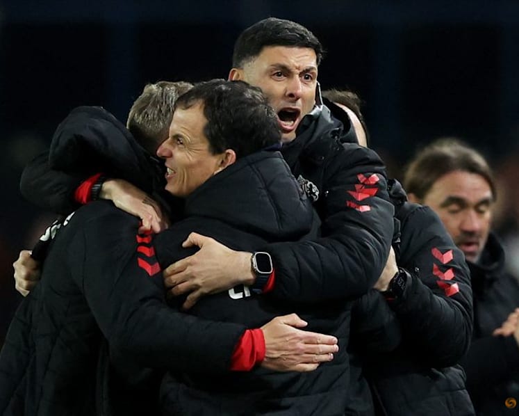 Resurgent Wolves stun Liverpool, Everton enjoy home comfort