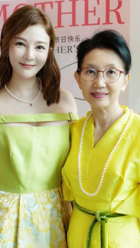 众星晒妈庆母亲节，素人妈妈散发“星味”