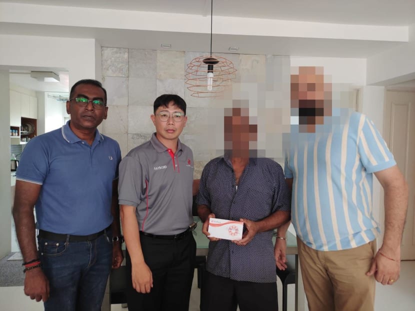 The Union of Security Employees' general secretary Raymond Chin (second from left), visiting a security guard who was injured (second from right) with the union's representatives on April 19, 2023. The Union of Security Employees' general secretary Raymond Chin (second from left), visiting a security guard who was injured (second from right) with the union's representatives on April 19, 2023.