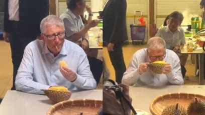 Bill Gates Tries Durian In S’pore Hawker Centre; “Who’s This Old Man?” Asks Netizen