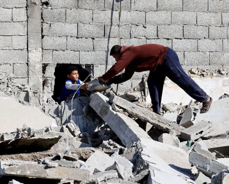 Israel strikes Hezbollah and Hamas targets in Lebanon ahead of a key disarmament meeting