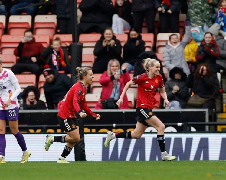 Man United beat London City, Man City stay top of WSL