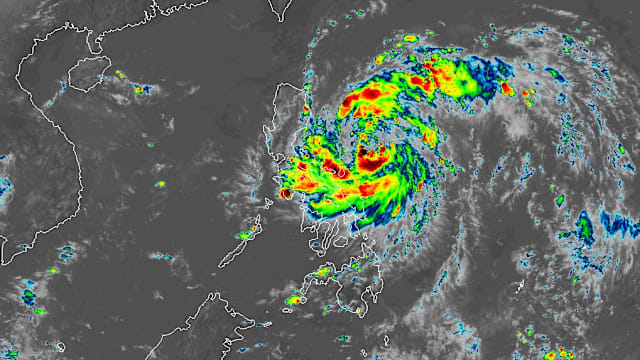 台风“麦德姆”逼近菲律宾 气象局：沿海地区或面临洪灾威胁