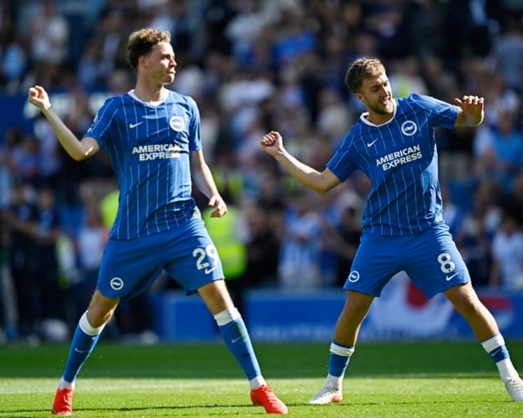 Late Gvardiol strike earns Maresca winning start and Brighton hammer Villa
