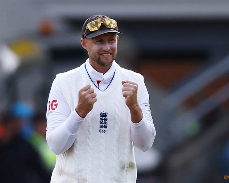 England rout Pakistan to go one up in test series