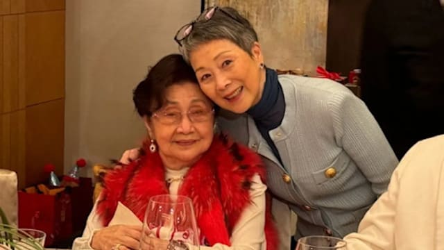 粤剧名伶白雪仙庆祝98岁生日，陈宝珠现身祝贺！