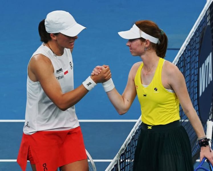 Swiatek leads Poland to victory over Australia in United Cup quarters